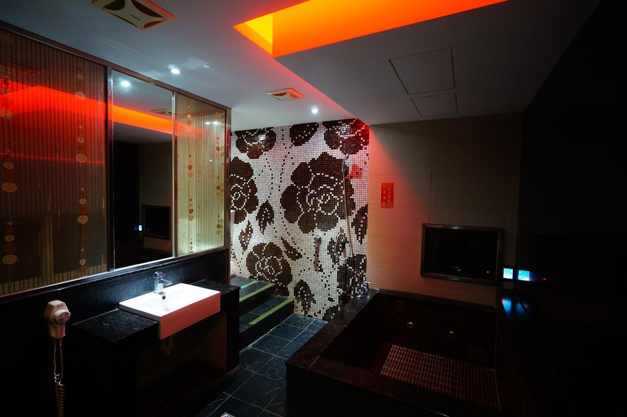 Wuqi 荷村 Motel الغرفة الصورة